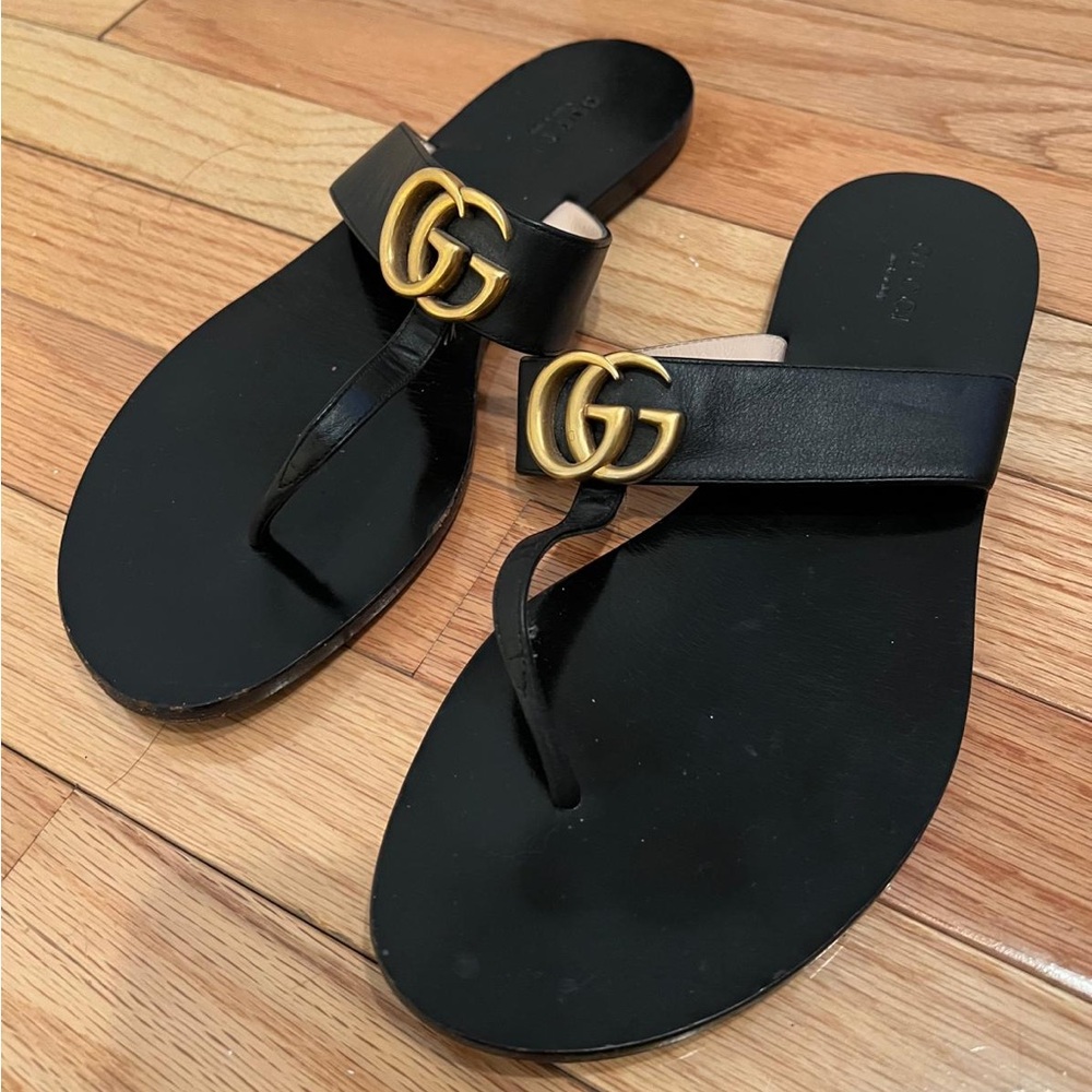 Gucci Black Sandals with Gold GG Logo - Picture 2 of 5